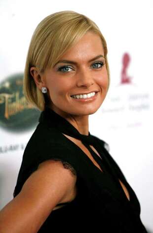 Jaime Pressly stars in the new FOX comedy I Hate My Teenage Daughter