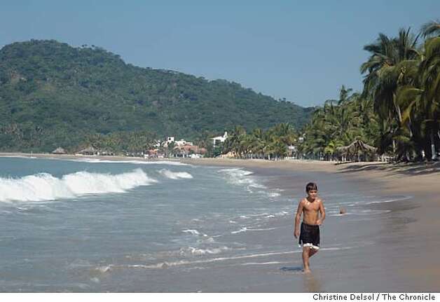 Lo de Marco has fewer tourist facilities than San Pancho but boasts a long, splendid beach.