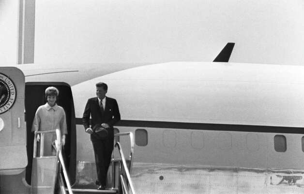The first presidential jet was a Boeing VC137B a customized Boeing 707120