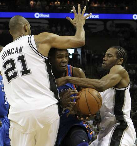Oklahoma City Thunder's Kevin Durant (35) is trapped between San Antonio Spurs' Tim Duncan (21) and San Antonio Spurs' Kawhi Leonard (2) during the first half of game two of the NBA Western Conference Finals in San Antonio, Texas on Tuesday, May 29, 2012. Kin Man Hui/Express-News (Kin Man Hui / San Antonio Express-News) / SA