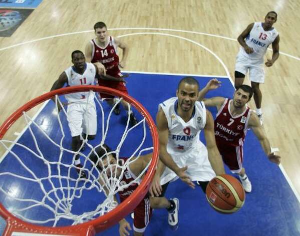 France's Tony Parker, with ball, is challenged by Turkey's players during their EuroBasket 2009, European Basketball Championships semi-final for 5th to 8th place match in Katowice, Poland, Saturday Sept. 19, 2009. (Darko Vojinovic / Associated Press) / SA