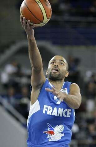 France's Tony Parker in action during their EuroBasket 2009, European Basketball Championships group E qualifying round match against Croatia, in Bydgoszcz, Poland, Sunday Sept. 13, 2009. (Darko Vojinovic / Associated Press) / SA