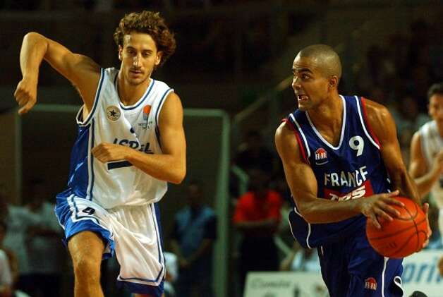 French basketball star Tony Parker, right, of the San Antonio Spurs, passes Israeli basketball player Yaniv Green, left, during the first day of the Strasbourg's basket european tournament in Strasbourg eastern France Friday, Aug. 15, 2003. (Cedric Joubert / Associated Press) / SA