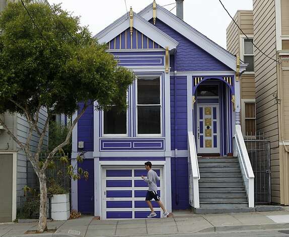 A Noe Valley home, seen in San Francisco, Calif. on Saturday, July 14, 2012, sold for well over the asking price after the property was foreclosed. Photo: Paul Chinn, The Chronicle / SF