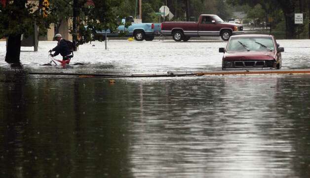 Rescues continue as Isaac floods parts of La. - San Antonio Express-
