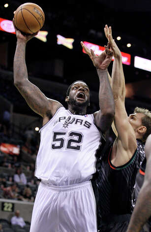 The Spurs' Eddy Curry shoots around Montepaschi Siena's Luca Lechthaler during second half action Saturday, Oct. 6, 2012, at the AT&T Center. The Spurs won 106-77. Photo: Edward A. Ornelas, San Antonio Express-News / ? 2012 San Antonio Express-News