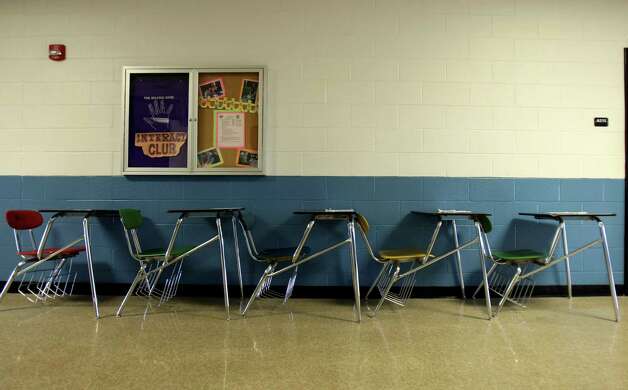 Desks line the wall of a hallway at Clark in order to accommodate larger number of students for different class periods. The students haul them in as needed. Photo: Helen L. Montoya, San Antonio Express-News / ©SAN ANTONIO EXPRESS-NEWS