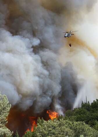 Helicopters were out in force making water drops near Ferretti Rd. in Groveland, Calif., as the 16,000 acre Rim Fire continues to grow on Wednesday August 21, 2013. Photo: Michael Macor, San Francisco Chronicle