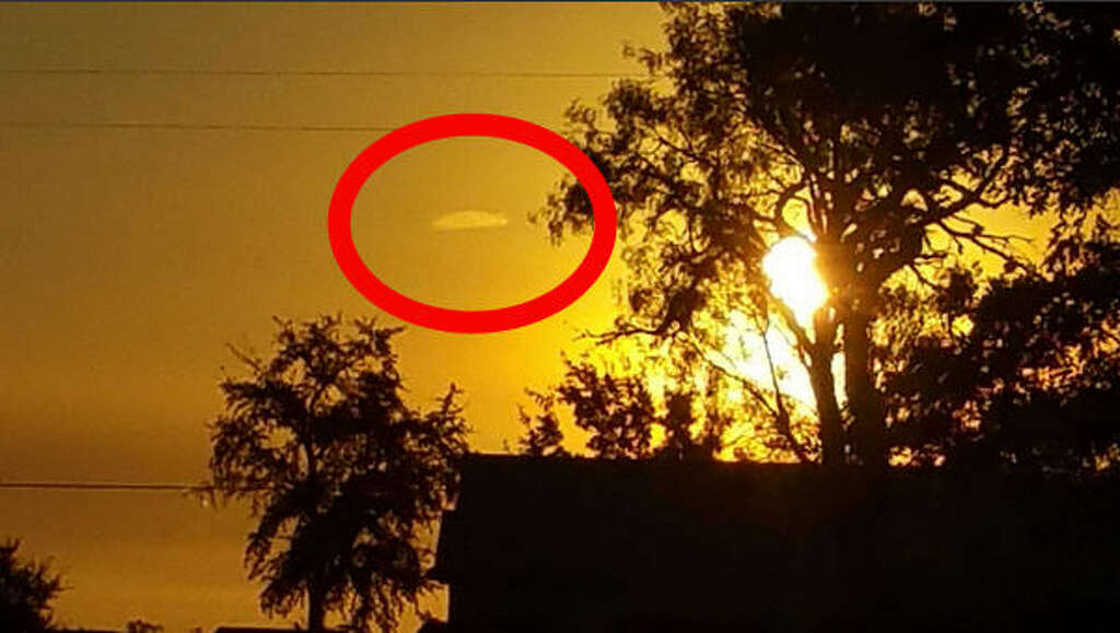 A UFO is spotted over Seguin, Texas. Photo: MUFON