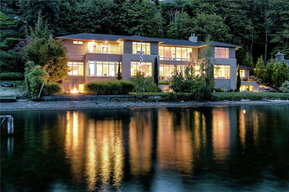 It's a little too late for Christmas. But what the heck, put this home in Laurelhurst on your Christmas list for next year. It has nearly 12,000 square feet on Lake Washington. For more go here and here. Photo: Scott Manthey/Image Arts Photography