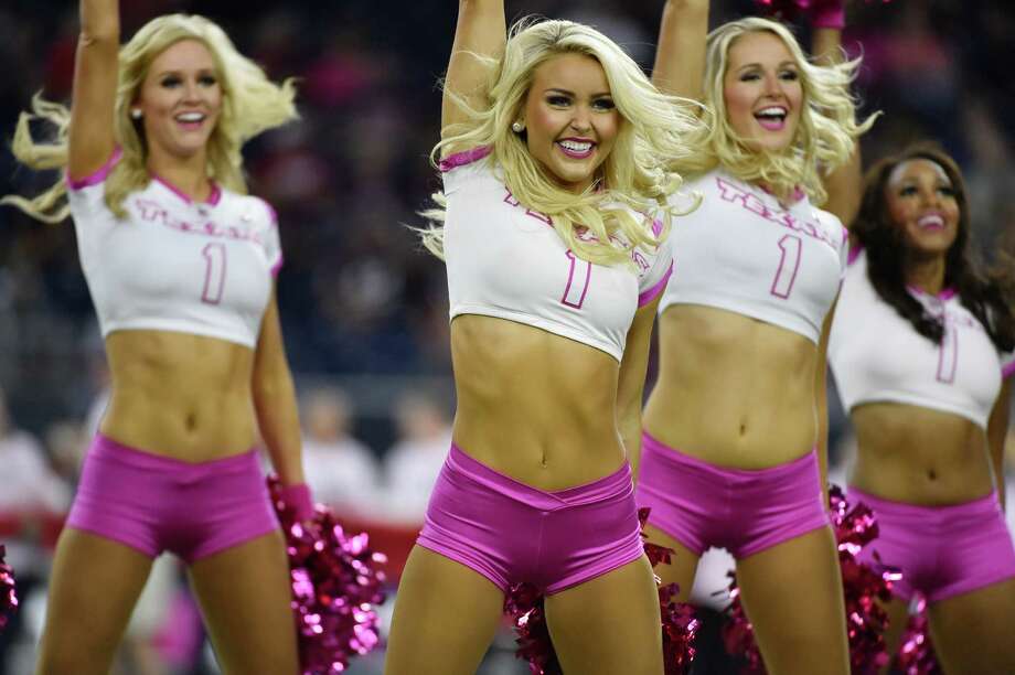 What is the salary of a pro football cheerleader?