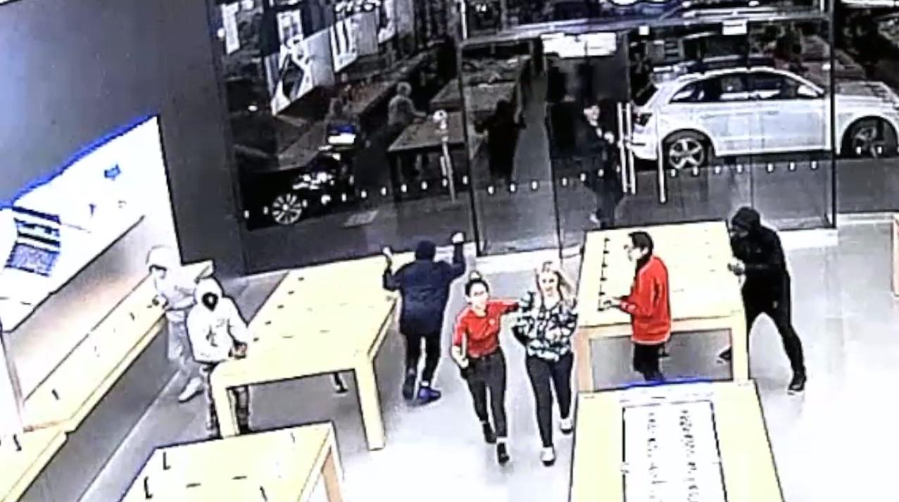 Swarm-style robbery of San Francisco Apple Store caught on video - SFGate