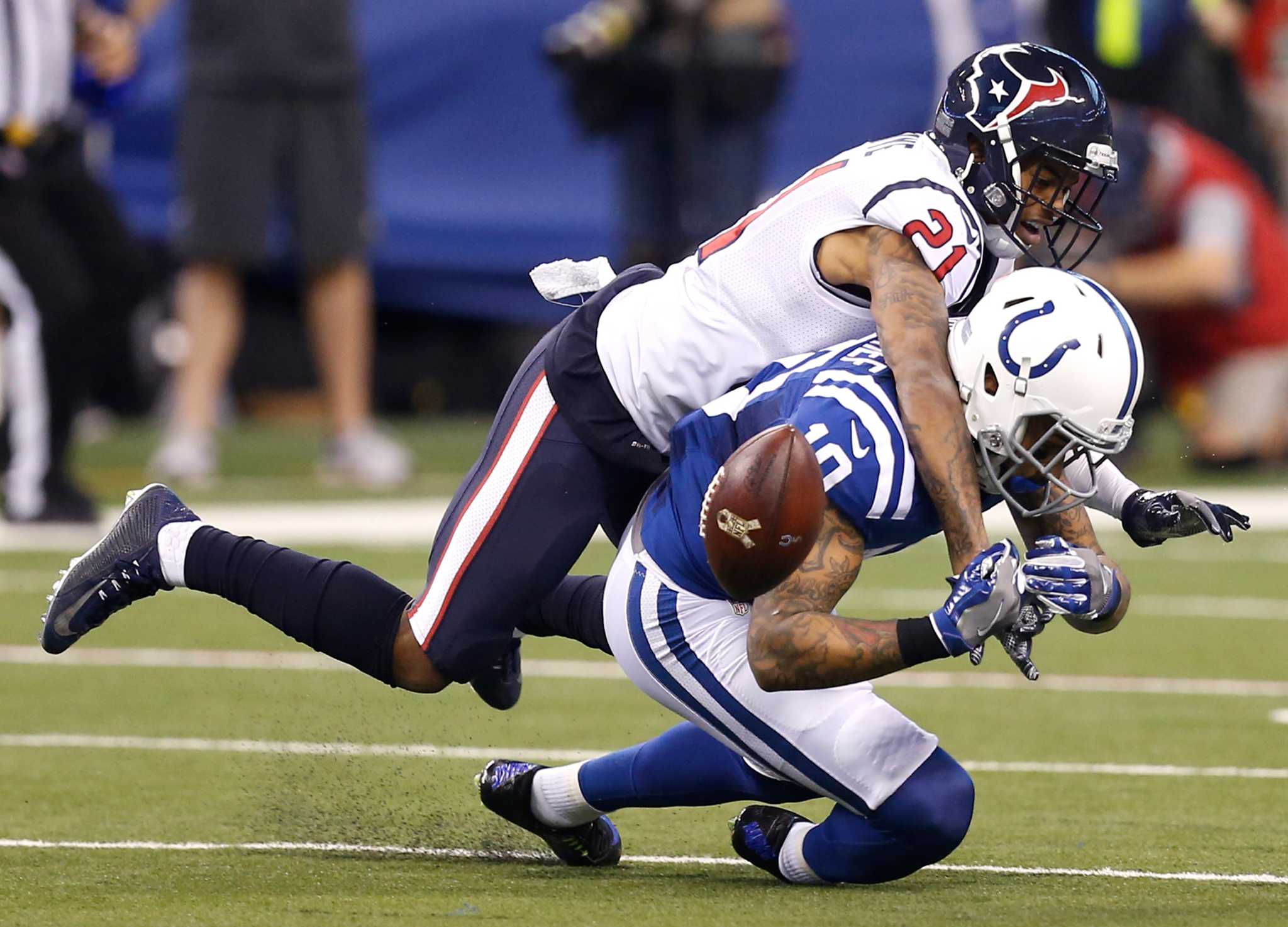 Texans grind out key road victory over Colts