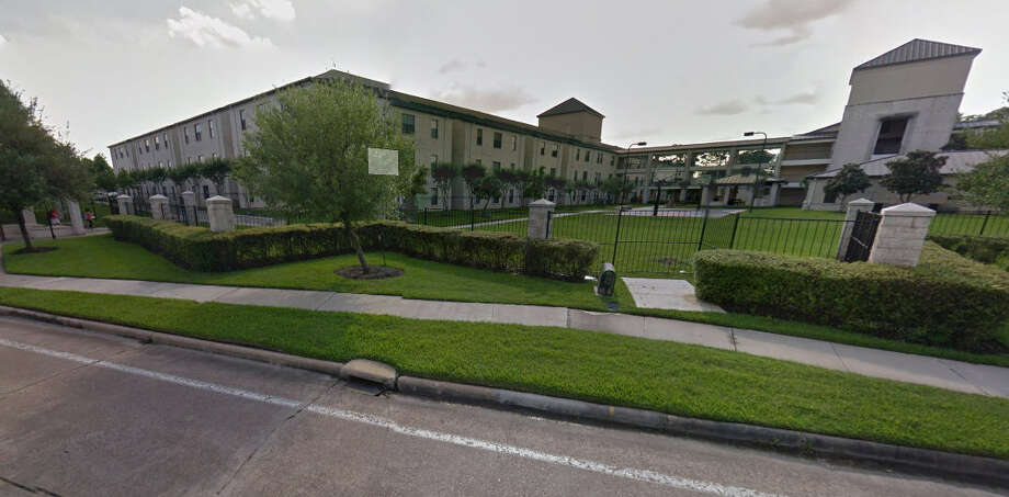 A UH student reported a robbery outside student apartments on Cullen.