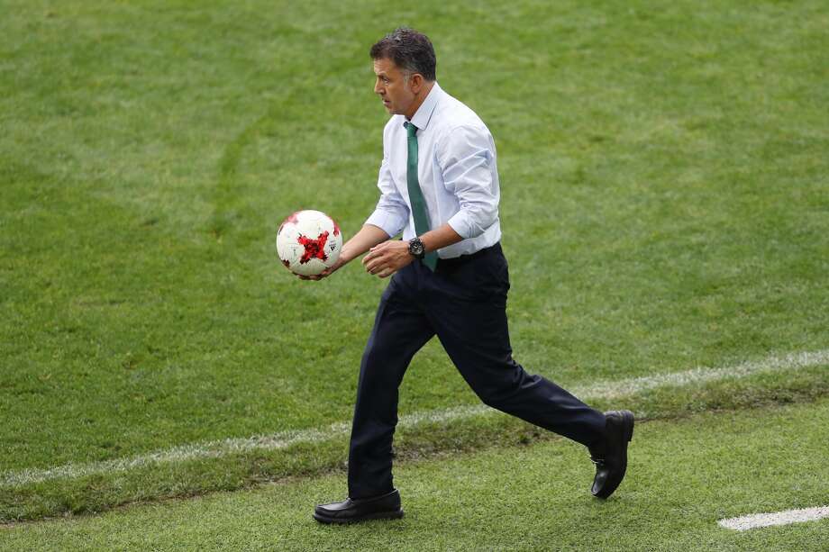 Federation Internationale de Football Association  suspend Mexico's national coach Juan Carlos Osorio