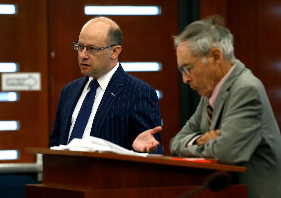 Attorneys Michael von Loewenfeldt (left) for the Commission on Judicial Performance and Myron Moskovitz for the state auditor appear in court. Photo: Paul Chinn, The Chronicle
