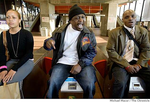 Mandingo, (center) and others managed to shut down the Fruitvale BART station, on Wednesday Jan. 7, 2009, in Oakland, Calif., as hundreds protested the shooting death of Oscar Grant by a BART police officer. Photo: Michael Macor, The Chronicle / SF