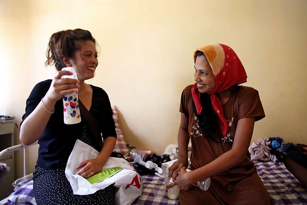 Jennifer Benito-Kowalski (left) marvels at the quantity of breast milk she receives from Manisha Parmar during a visit to the Akanksha Infertility Clinic in Anand, India, Thursday, May 30, 2013. Photo: Nicole Fruge, The Chronicle