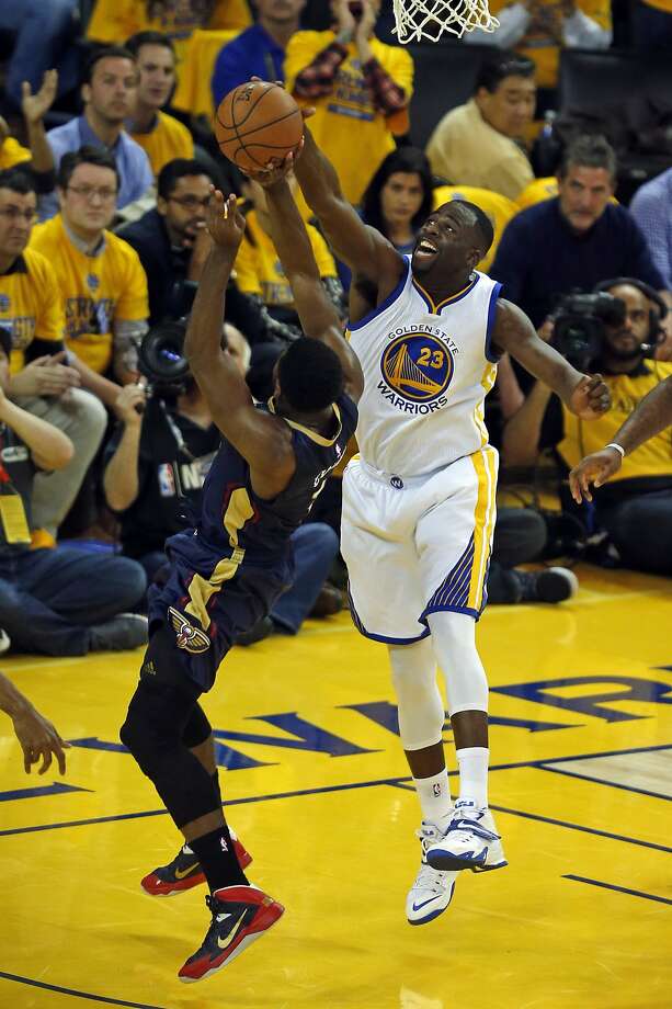 Golden State Warriors' Draymond Green blocks a shot by New Orleans Pelicans' Tyreke Evans in 2nd quarter during Game 2 of the 1st Round of NBA Western Conference Playoffs at Oracle Arena in Oakland, Calif., on Monday, April 20, 2015. Photo: Scott Strazzante, The Chronicle