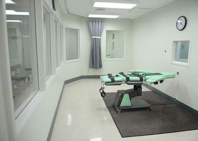 California rejects ban on death penalty, opts to speed up executions