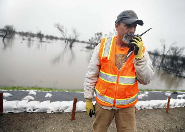 Tense flood watch in San Joaquin River community