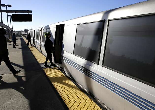 BART takeover robbery: 50 to 60 teens swarm train, rob weekend riders