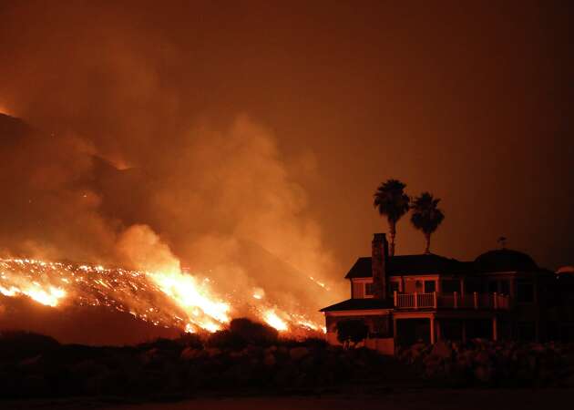 San Diego County fire explodes to 4,100 acres, destroys 20 structures