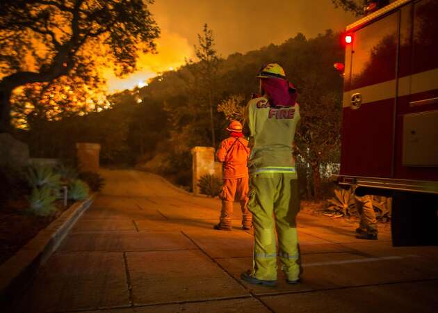 Thomas Fire reaches 30 percent containment, but winds stoke new worries